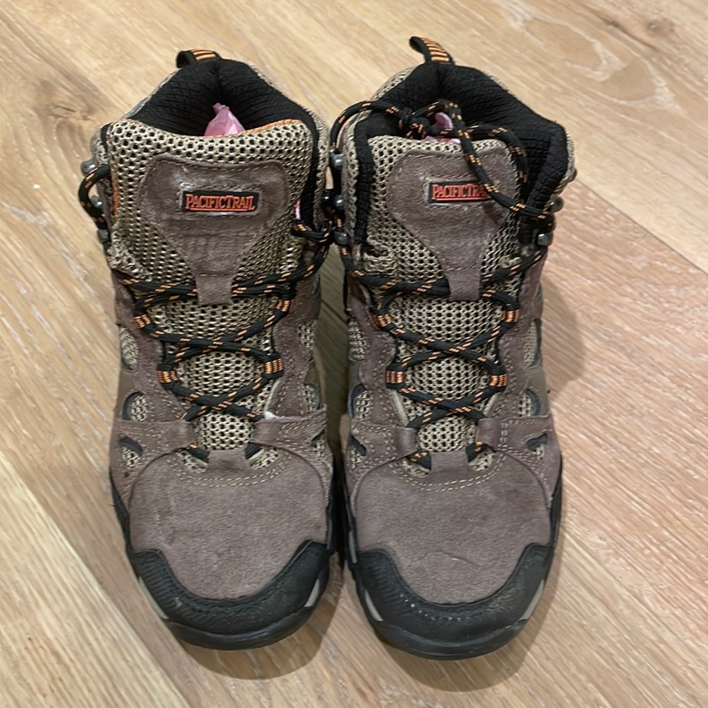 Men’s Pacific Trail boots - size 7